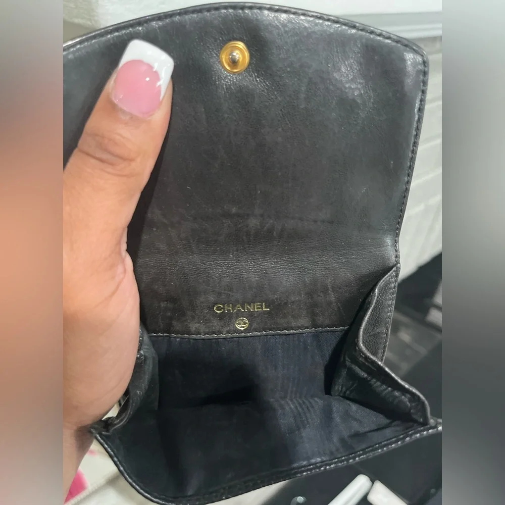 CHANEL Black Textured Leather Card Holder - Picture 3 of 7